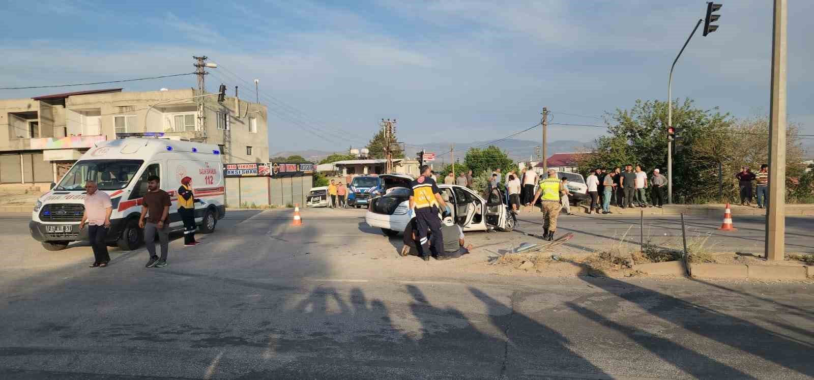 ’Kaza kavşağı’ olarak anılan yerde yine kaza: Vatandaşlar alt geçit istedi