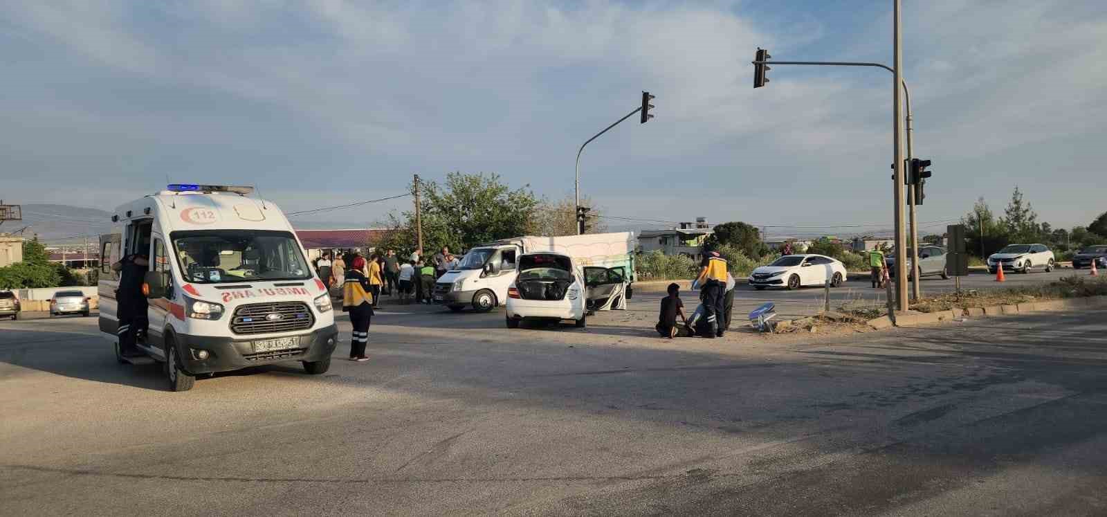 ’Kaza kavşağı’ olarak anılan yerde yine kaza: Vatandaşlar alt geçit istedi