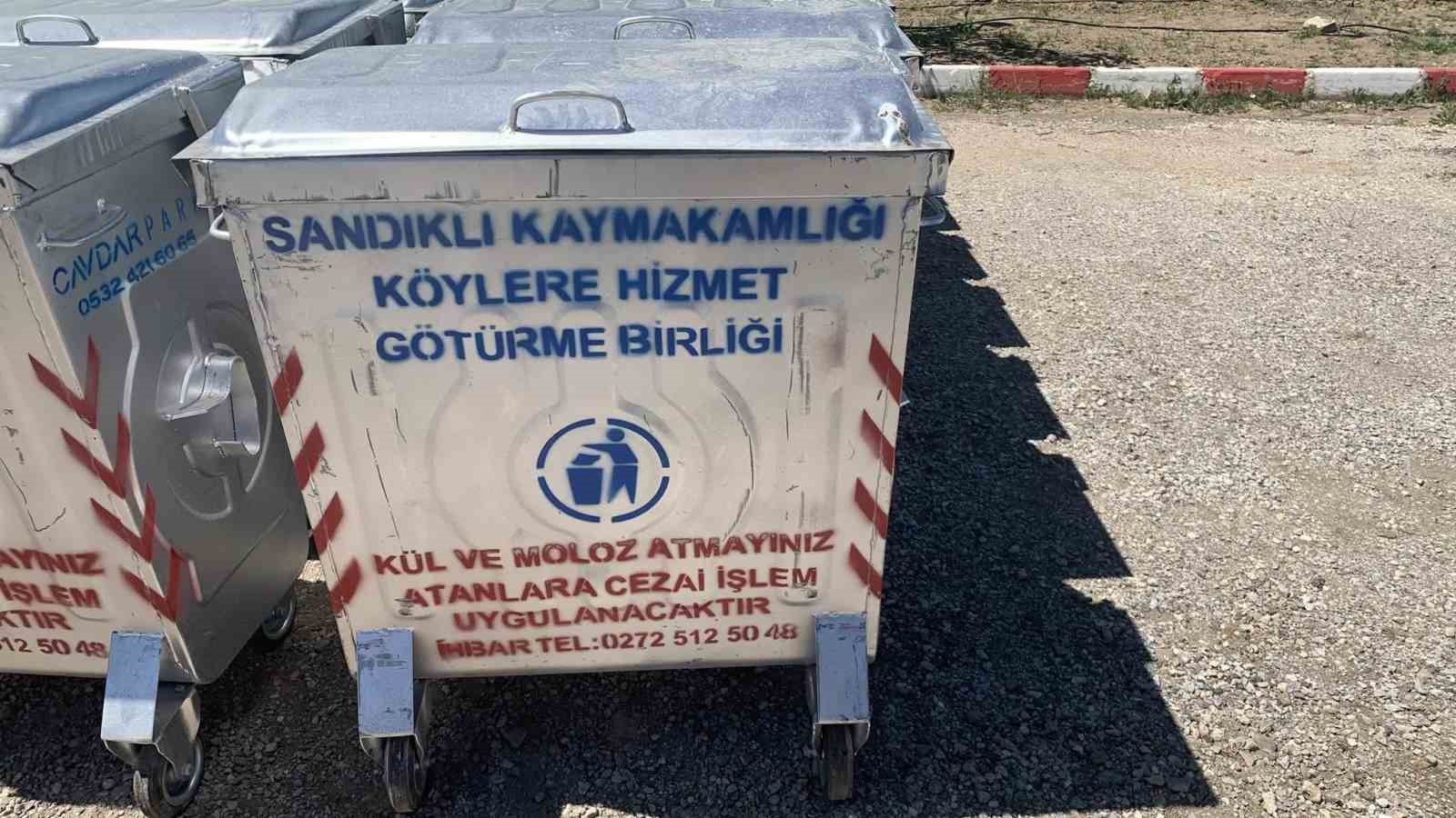 Sandıklı’da çöp konteyneri dağıtımı yapıldı