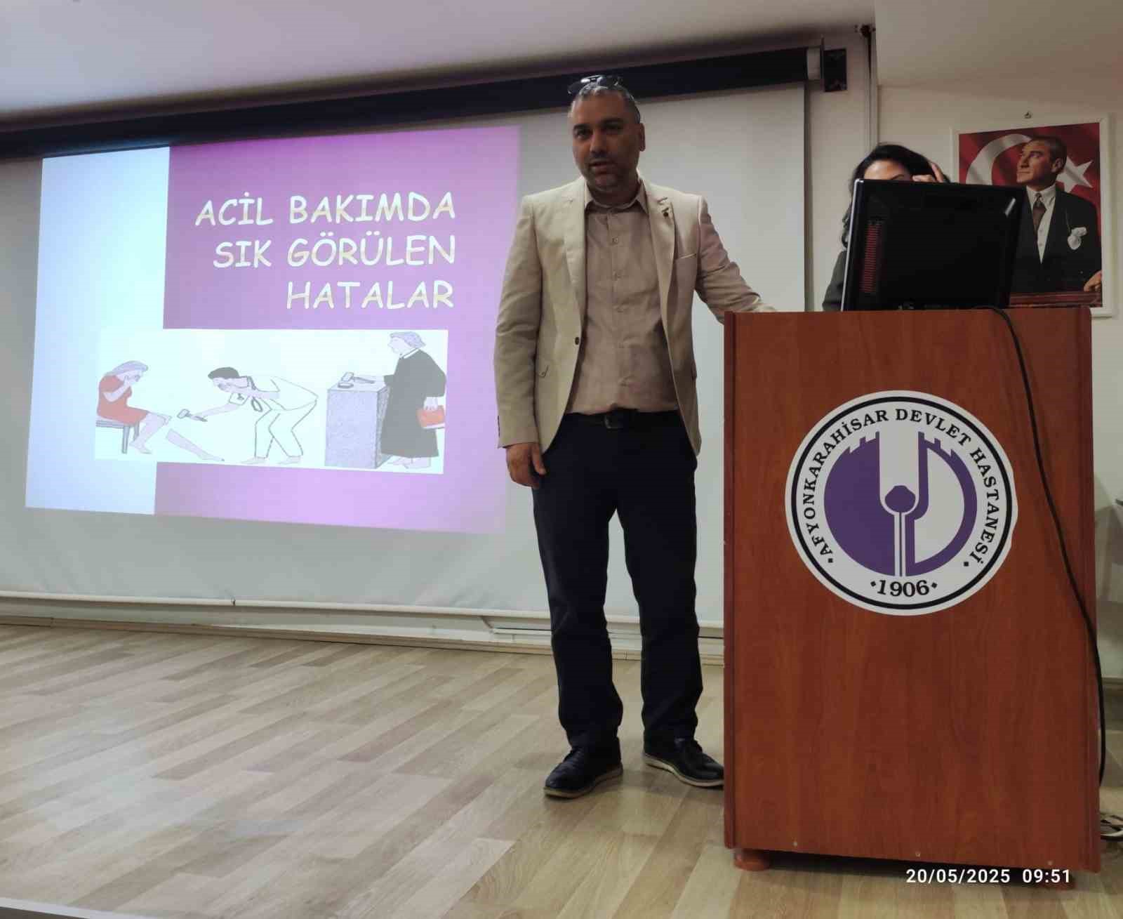 Afyonkarahisar Devlet Hastanesi’nde hekimlere tıbbi malpraktis eğitimi verildi