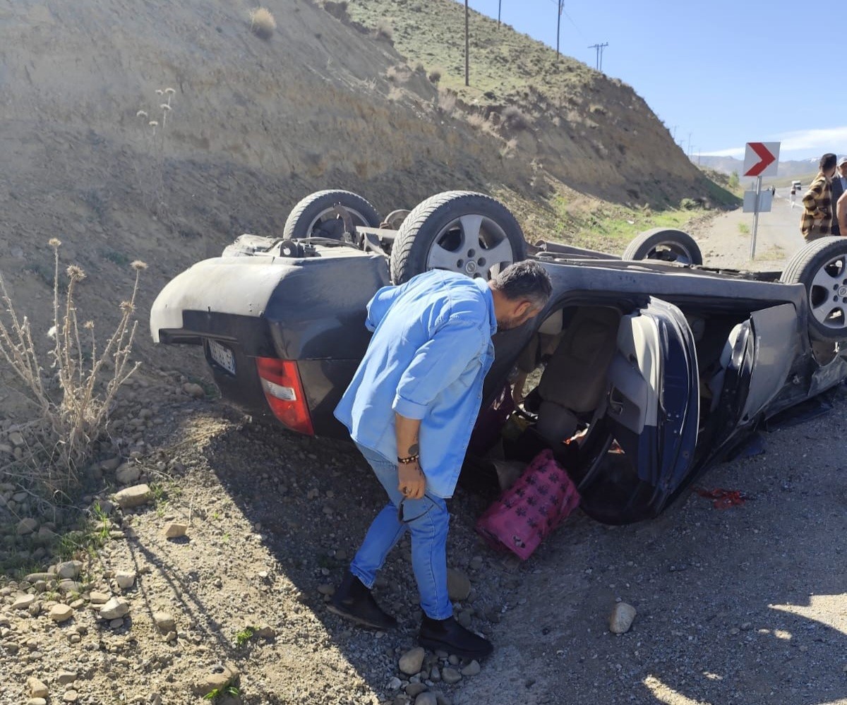 Başkale yolunda trafik kazası: 2 yaralı İhlas Haber Ajansı