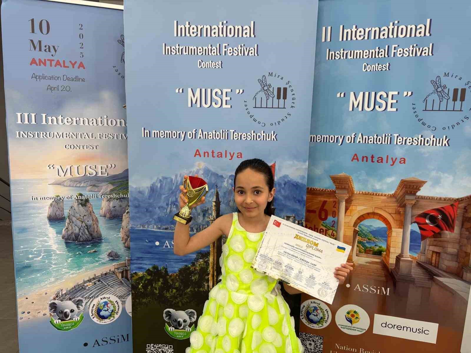 GKV&rsquo;li Ceyda Sayar piyanoda festival birincisi
