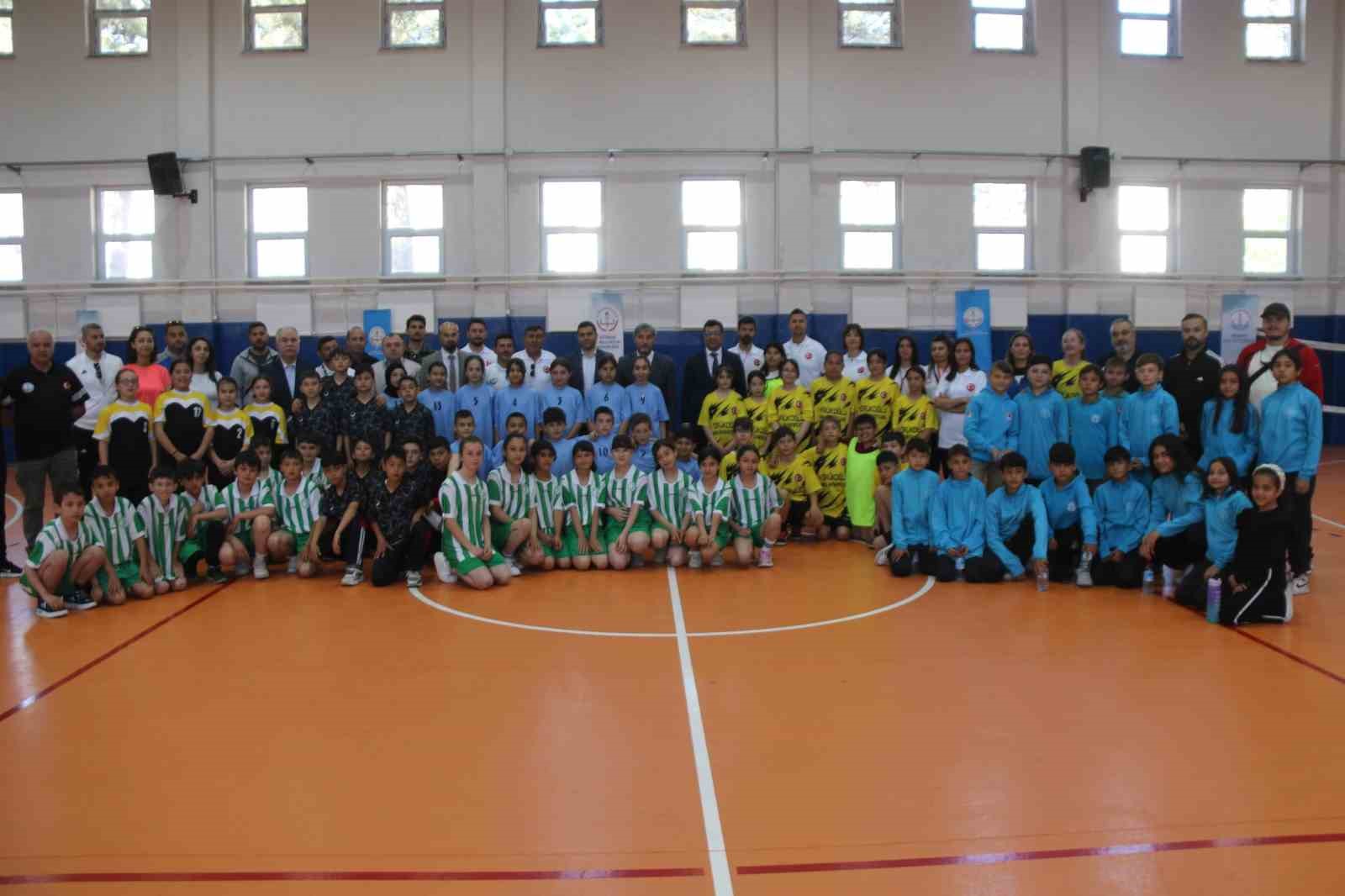 Kütahya’da "Geleneksel Çocuk Oyunları ve İlkokul Fiziksel Yeterlilik Oyunları" yarışmaları başladı