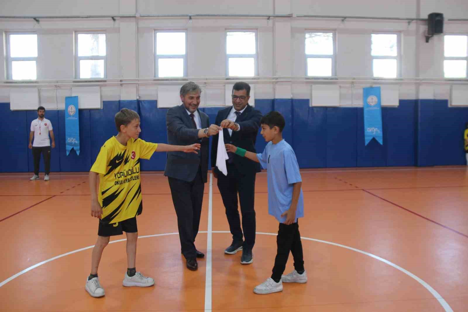 K&uuml;tahya&rsquo;da "Geleneksel &Ccedil;ocuk Oyunları ve İlkokul Fiziksel Yeterlilik Oyunları" yarışmaları başladı
