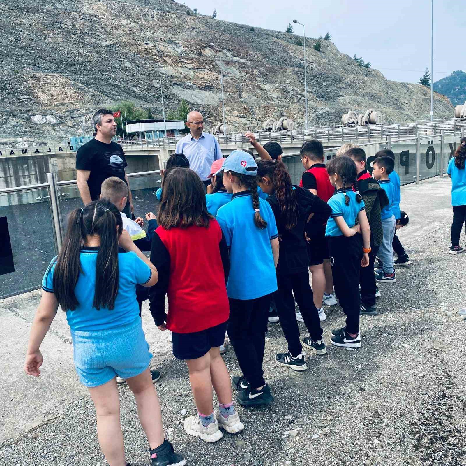 Köyceğiz’de öğrenciler Akköprü Barajı’nda incelemeler yaptı