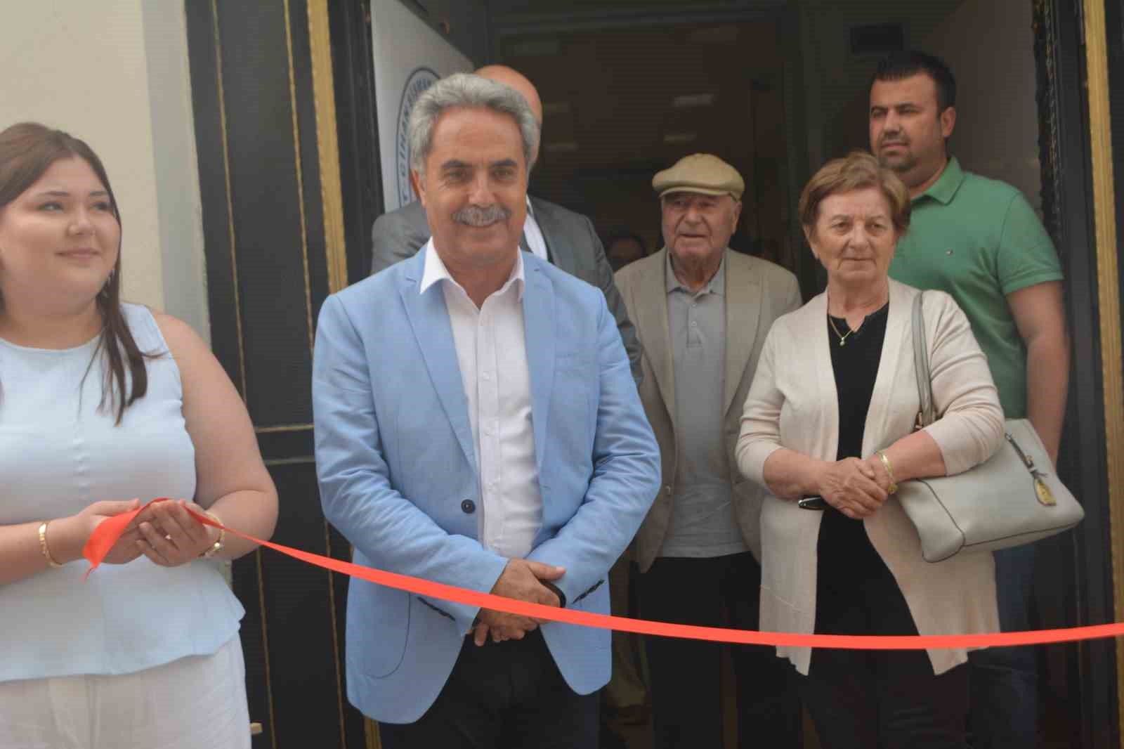 Ayvalık&rsquo;ta G&uuml;zel Sanatlar Lisesi &ouml;ğrencileri rengarenk eserleriyle b&uuml;y&uuml;ledi
