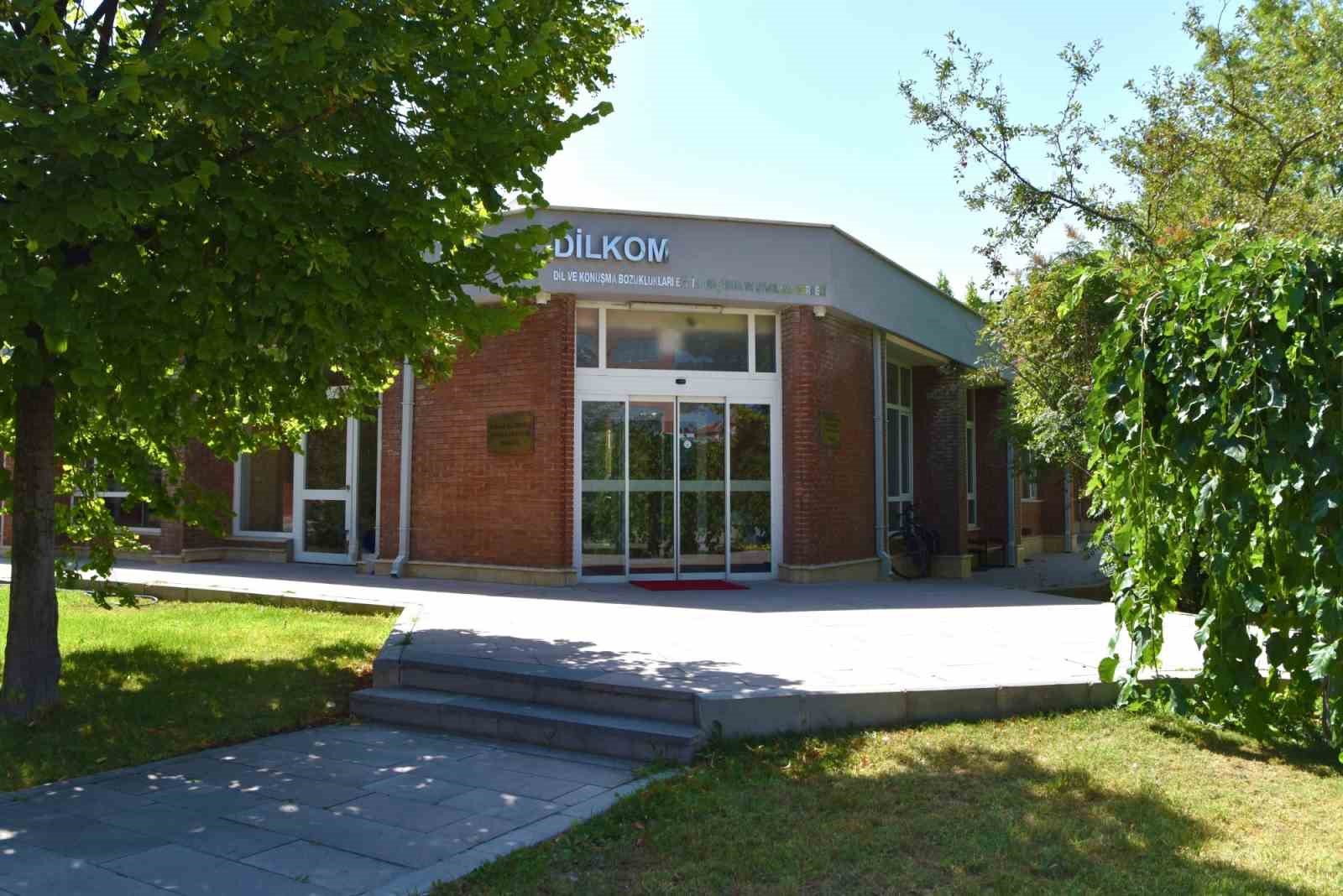 Anadolu Üniversitesi DİLKOM yenilenen altyapısıyla güçleniyor