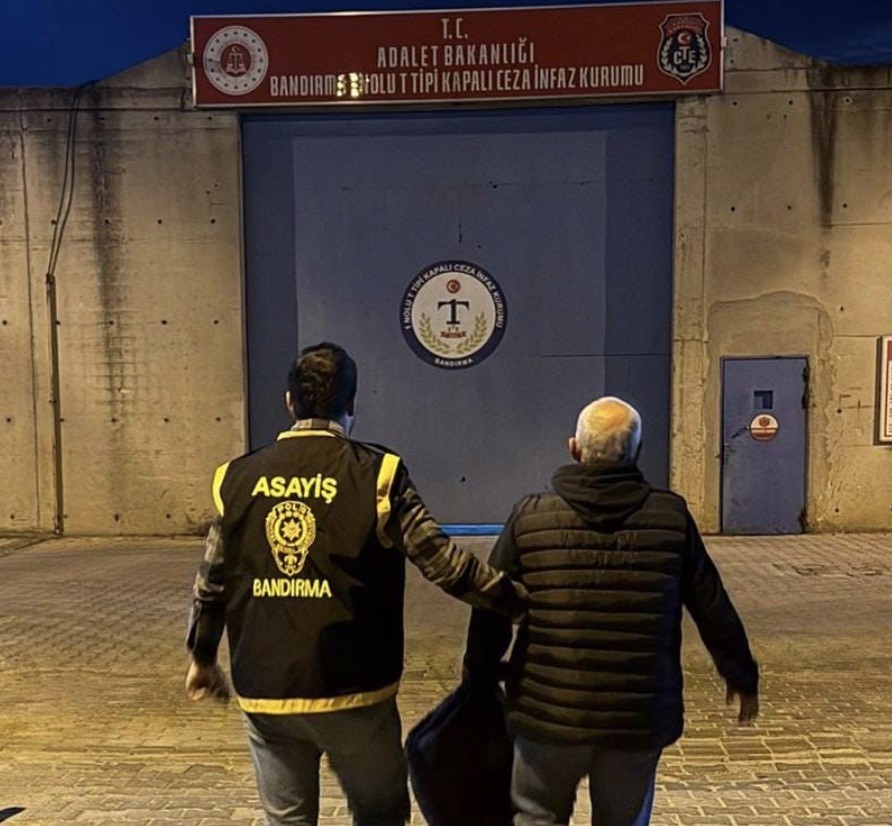 Balıkesir’de 16 ayrı suçtan aranan şahıs Bandırma’da yakalandı