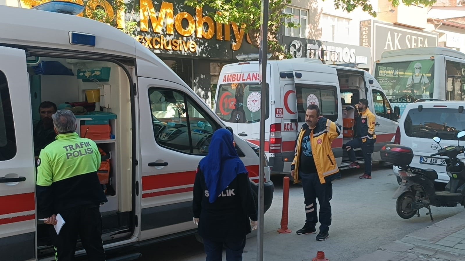 Kütahya’da özel halk otobüsü ile elektrikli bisiklet çarpıştı:  3 yaralı