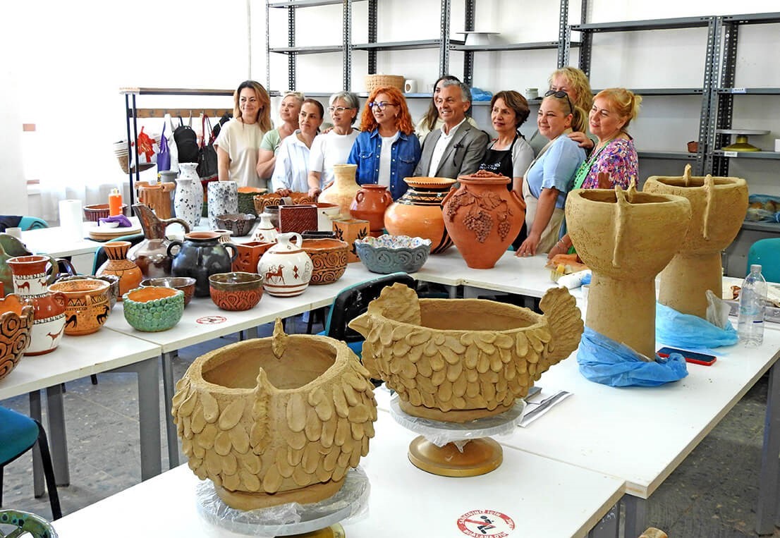 Çeşme Halk Eğitim Merkezi’nde seramiğe sanatsal dokunuş