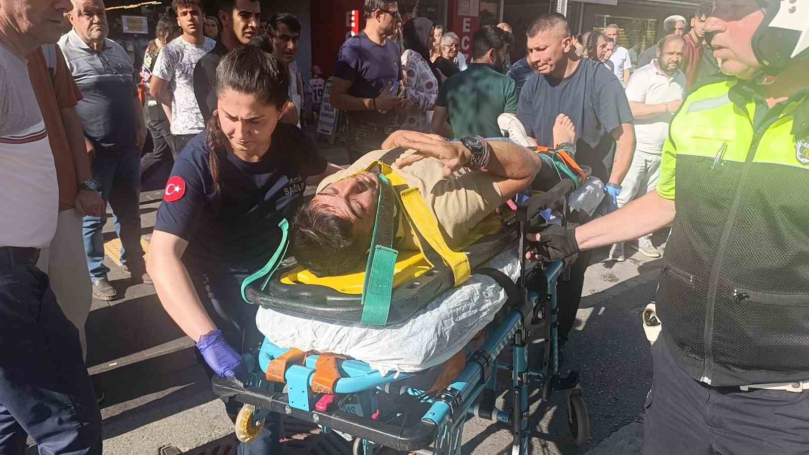 Yaya ge&ccedil;idinde motosikletler &ccedil;arpıştı: 3 yaralı
