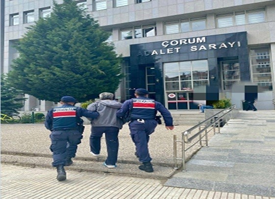 12 yıl hapis cezasıyla aranan şahıs JASAT&rsquo;tan ka&ccedil;amadı
