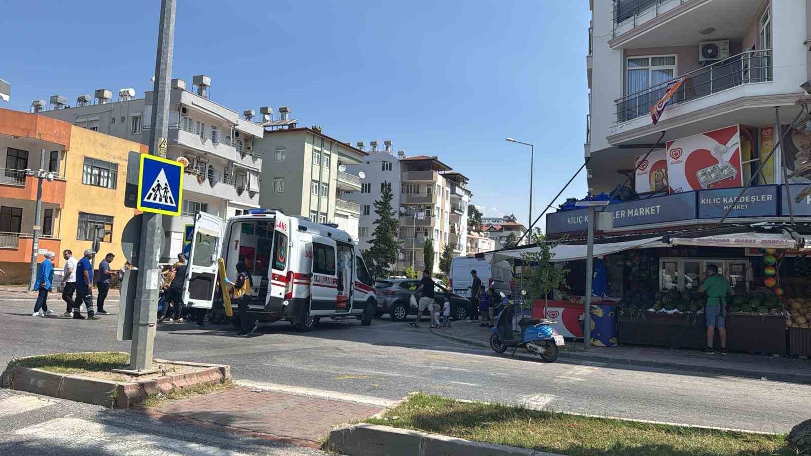 Manavgat’ta motosiklet ile otomobil çarpıştı: 1 yaralı