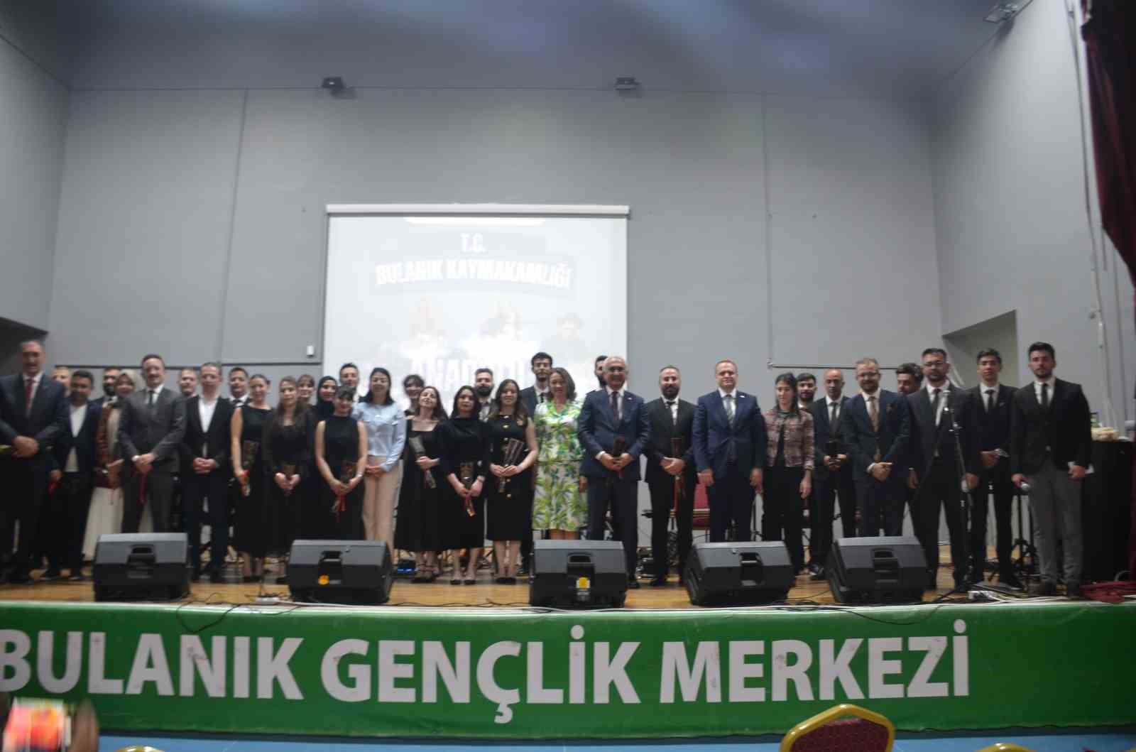 Bulanık’ta ‘Anadolu Türküleri Halk Konseri’ne yoğun ilgi
