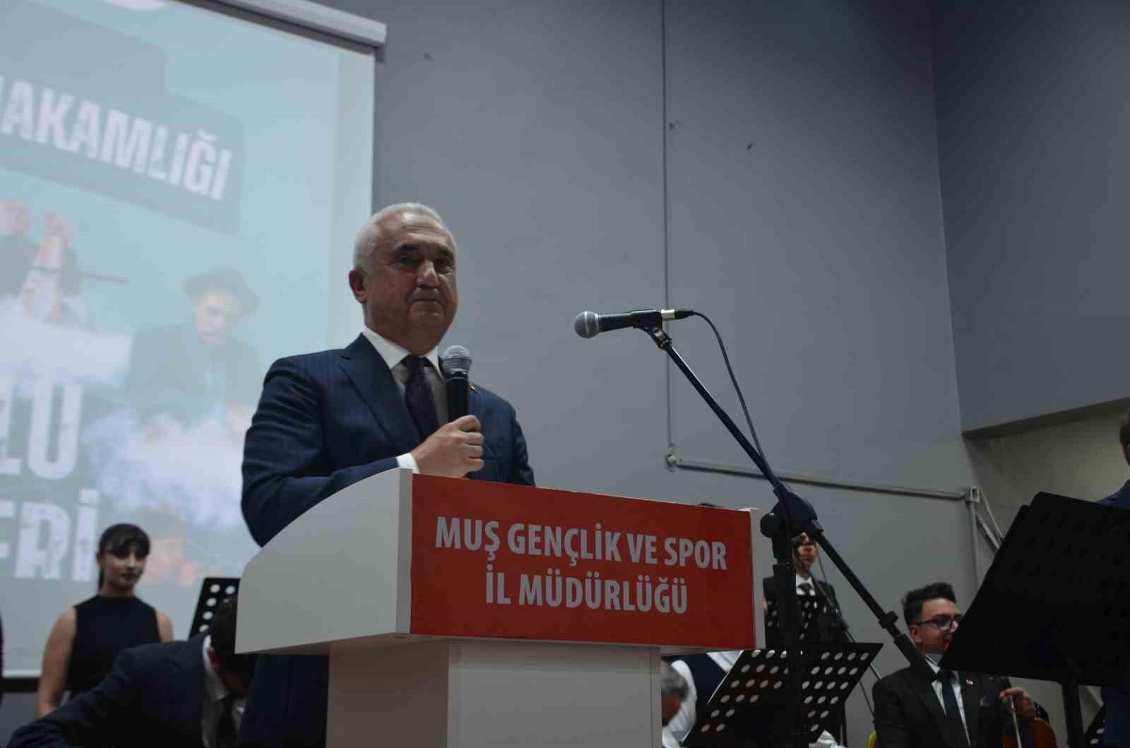 Bulanık&rsquo;ta &lsquo;Anadolu T&uuml;rk&uuml;leri Halk Konseri&rsquo;ne yoğun ilgi
