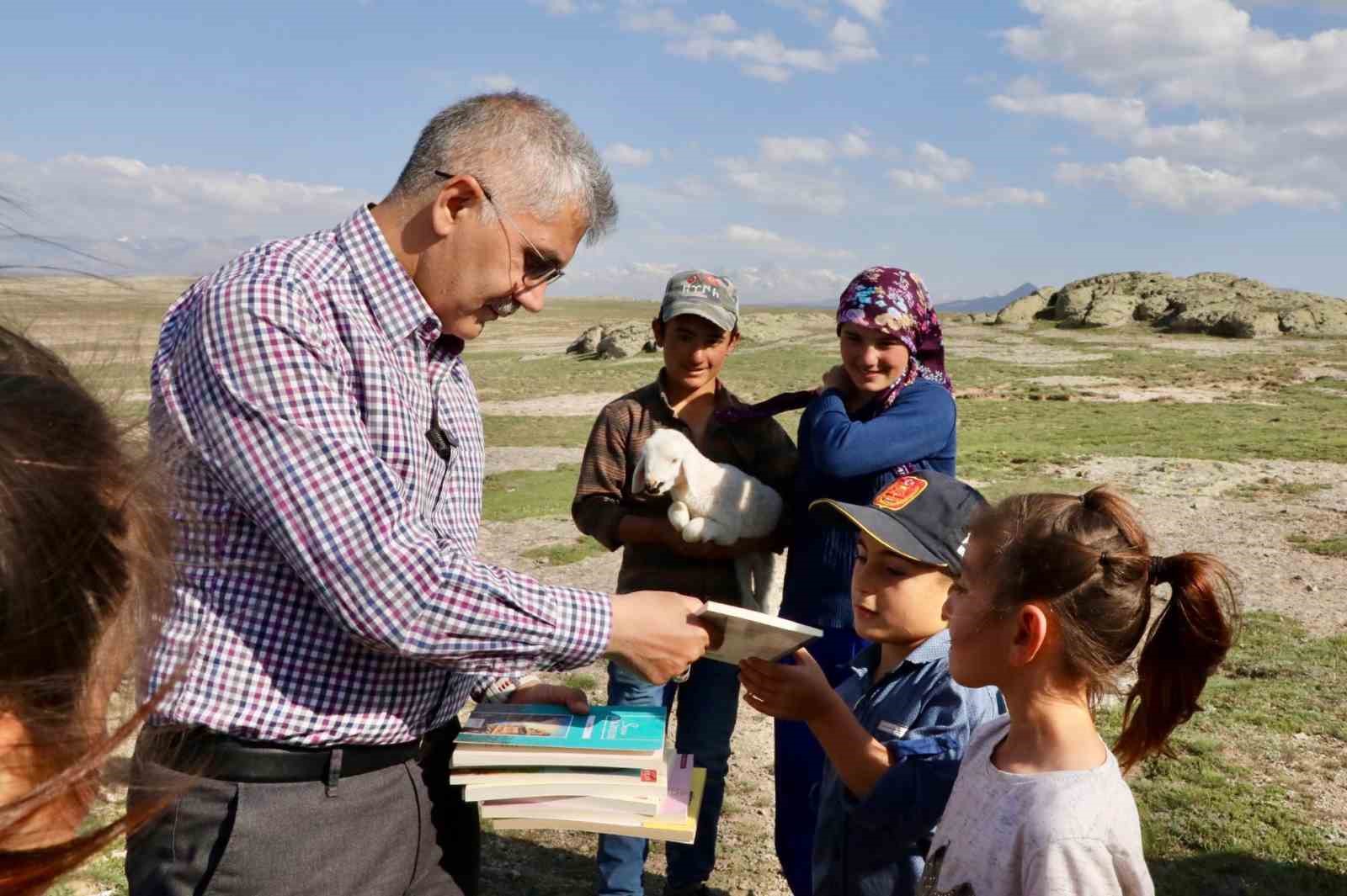 Vali Çelik’ten çobanlara ziyaret