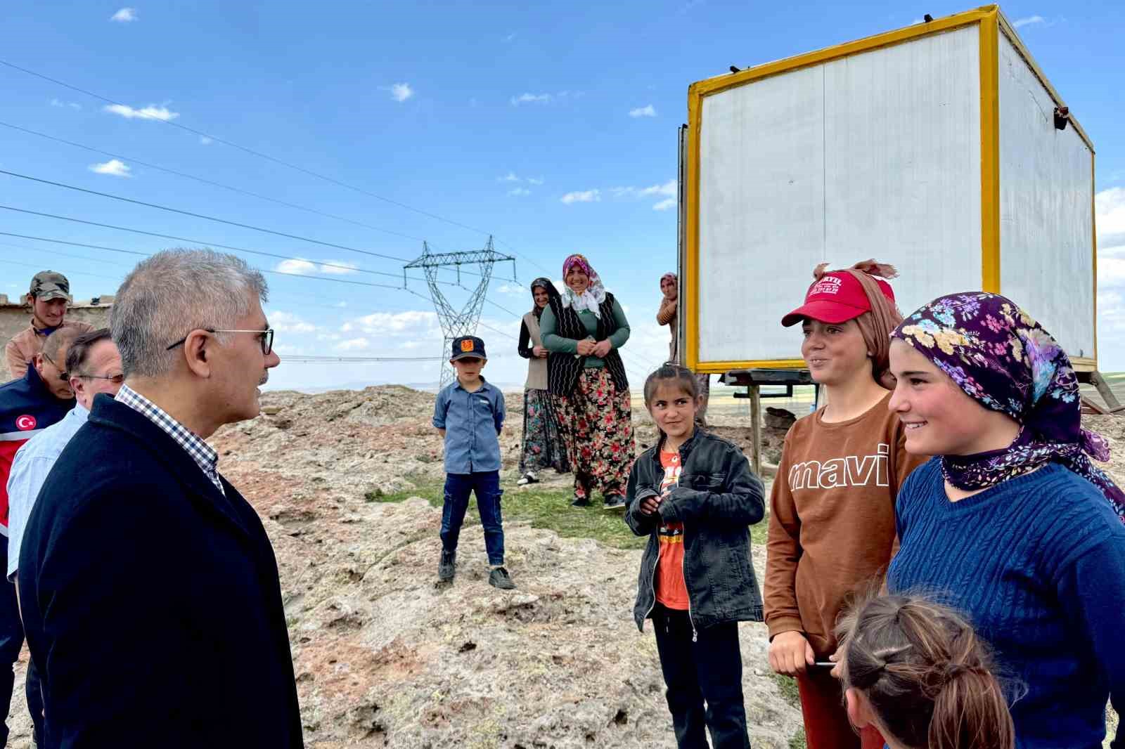 Vali &Ccedil;elik&rsquo;ten &ccedil;obanlara ziyaret
