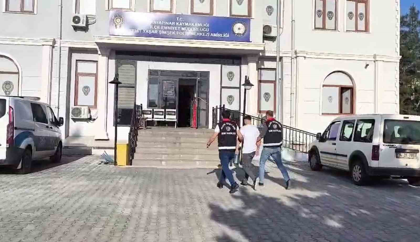 Diyarbakır’da sürücü belgesi daimi olarak iptal edilen şahıs makas atarken tespit edildi
