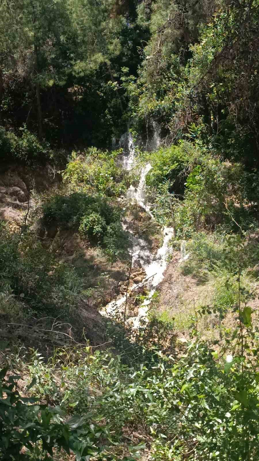 İçme suyu deposundaki aksaklık Manavgat’ta caddeyi göle çevirdi
