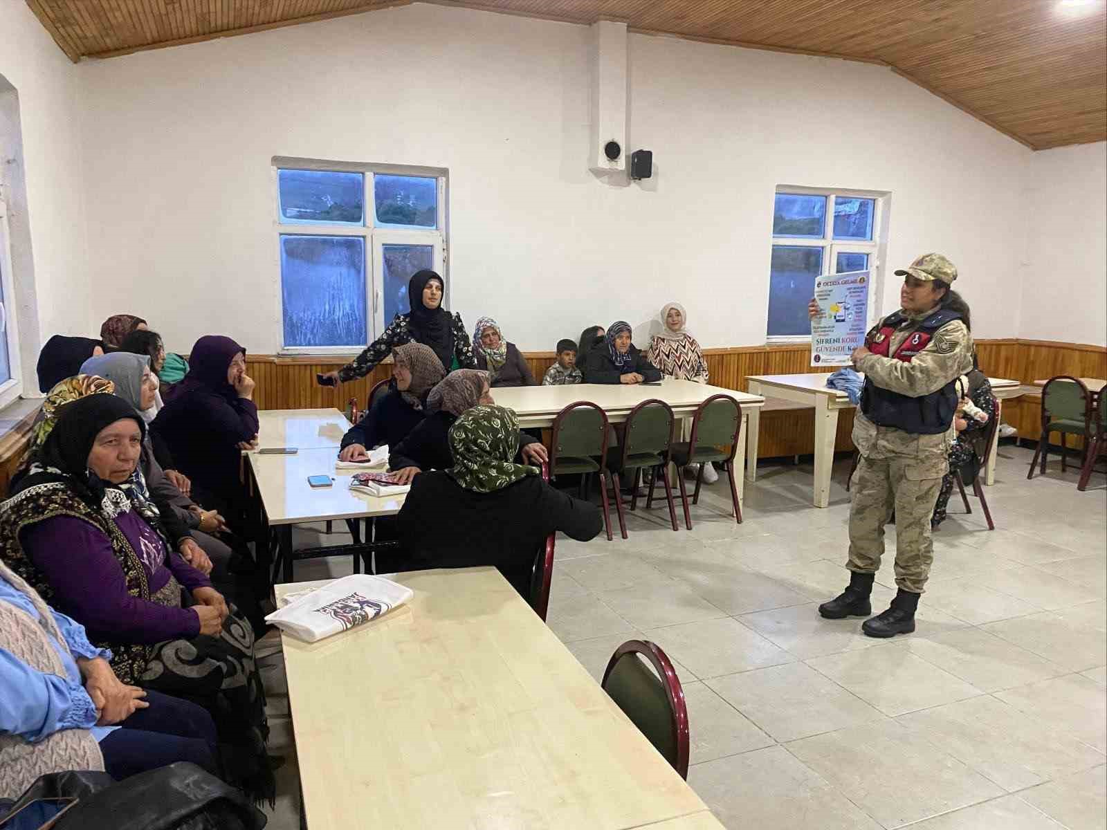 Ardahan’da jandarma kadınları KADES hakkında bilgilendirdi
