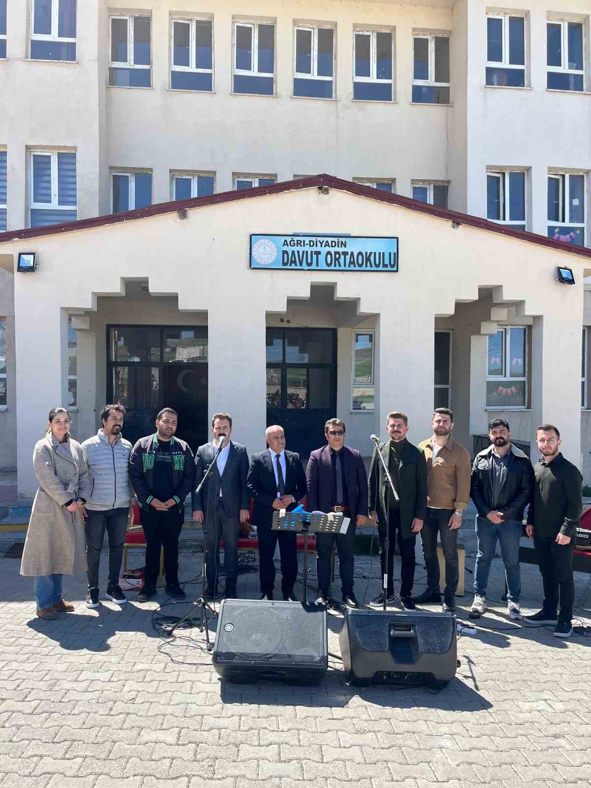 Öğretmenlerden müzikli dokunuş