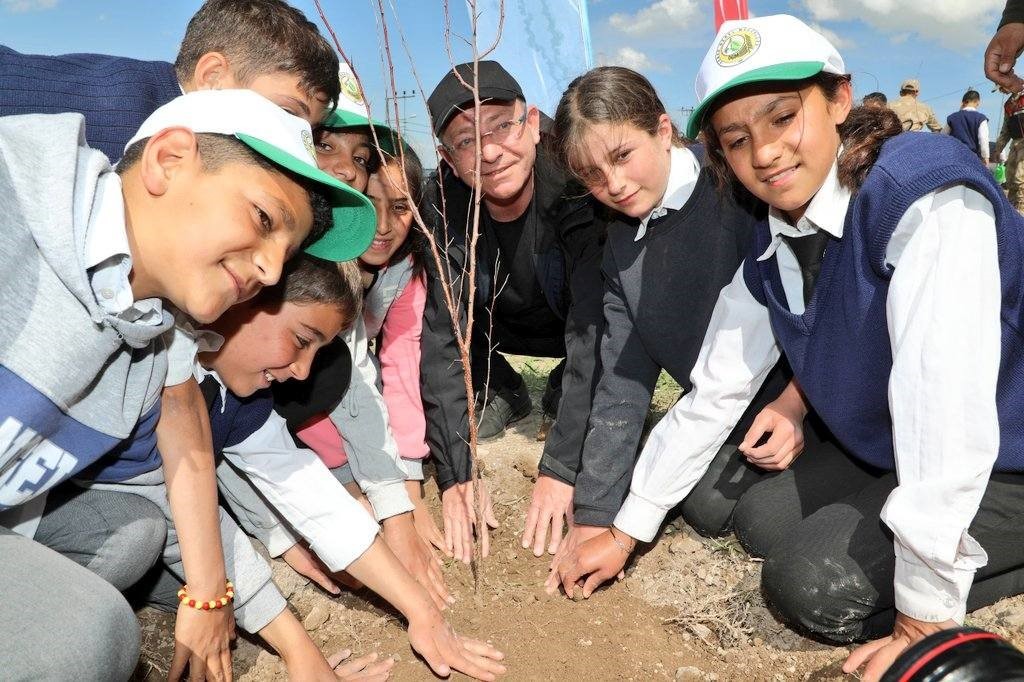 Kars’ta 400 meyve fidanı toprakla buluştu
