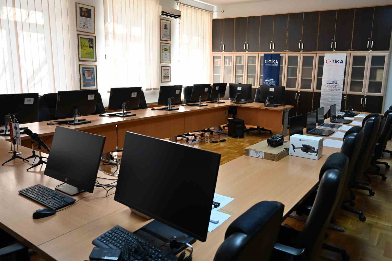 TİKA’dan Karadağ Üniversitesi Tarih Enstitüsü’ne teknik ekipman desteği