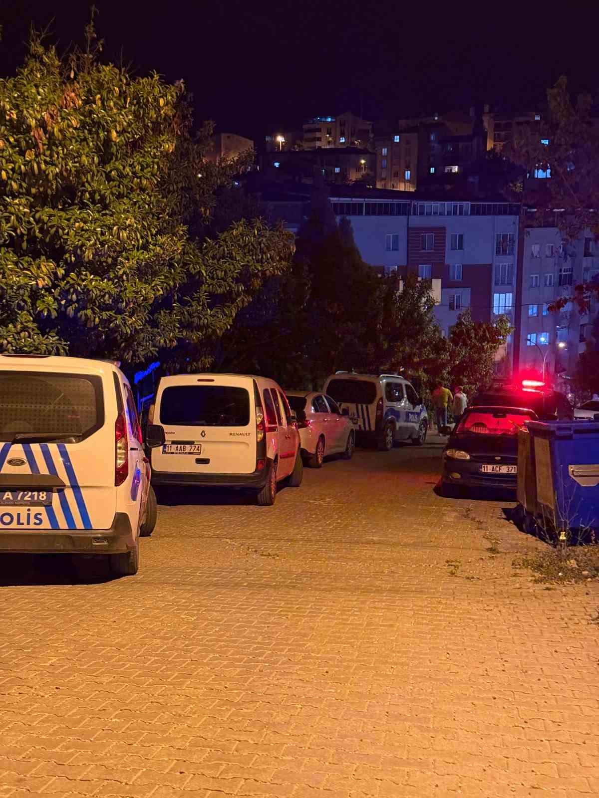 Bilecik’te sırtında bıçaklanan şahıs ağır yaralandı