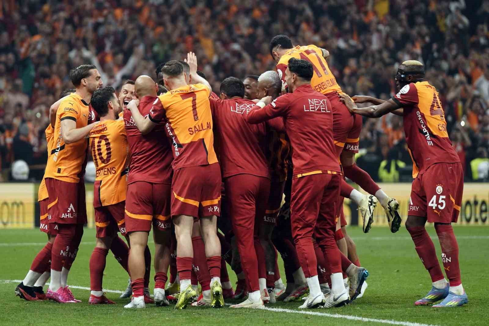 Şampiyon Galatasaray sadece 2 hafta lider olamadı
