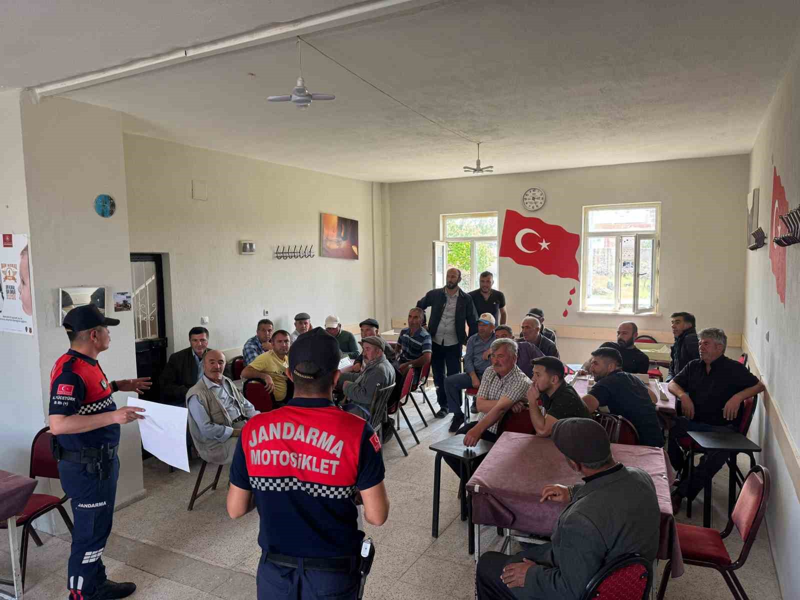 Jandarma Kurban Bayramı &ouml;ncesi &uuml;retici ve vatandaşı bilgilendiriyor
