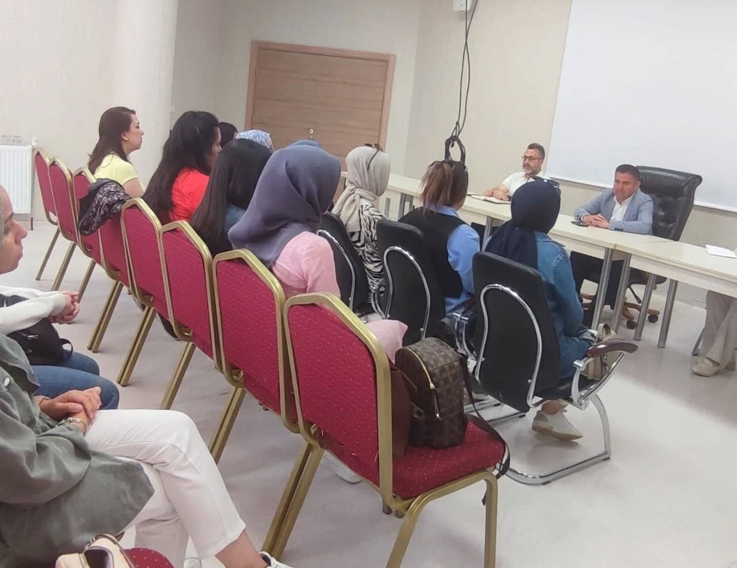 Altıntaş&rsquo;ta okul &ouml;ncesi k&uuml;lt&uuml;r, sanat ve spor faaliyetleri masaya yatırıldı
