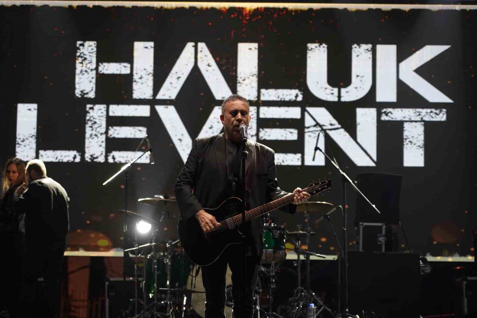 Bilecik’te 10 bin kişi Haluk Levent konserinde buluştu
