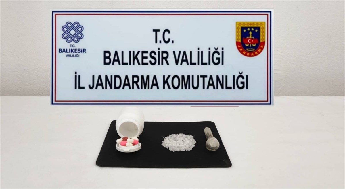 Balıkesir&rsquo;de 10 il&ccedil;ede eş zamanlı jandarma operasyonu
