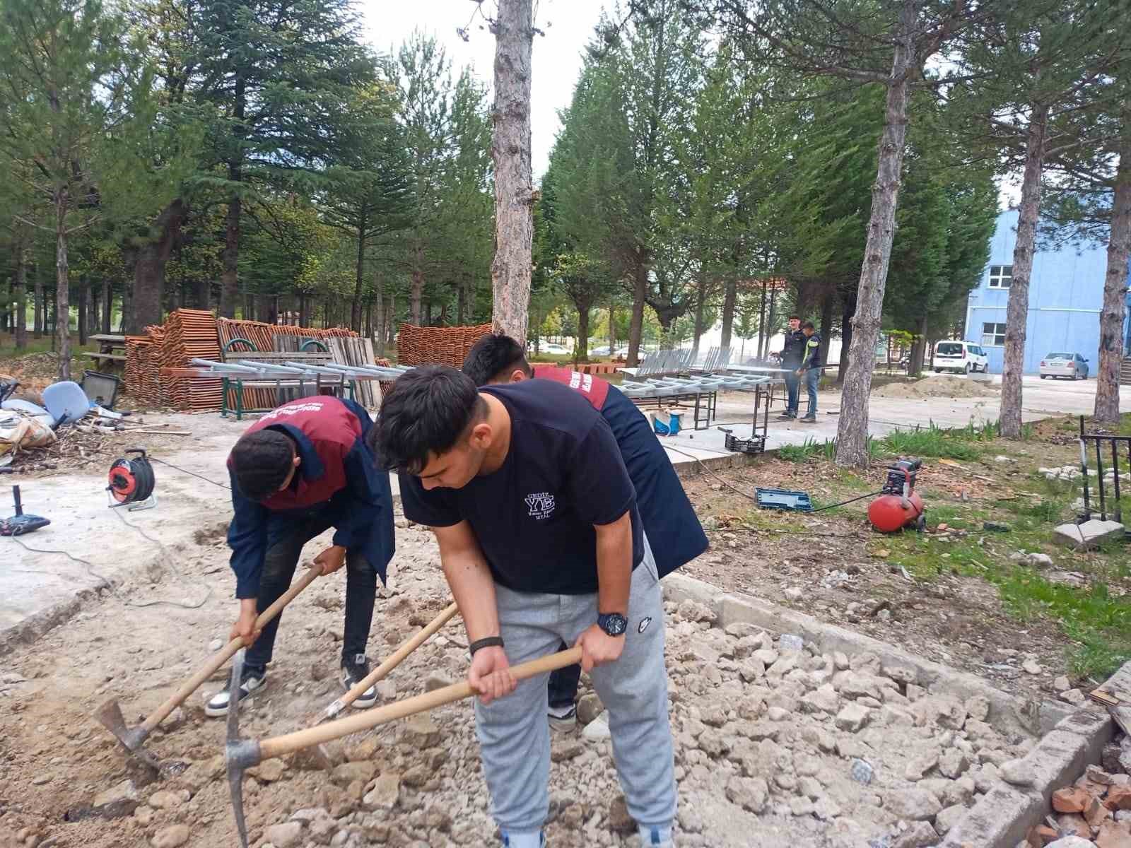 Gediz Yunus Emre MTAL’den takdire şayan çaba