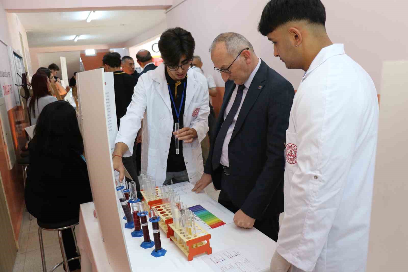 Sinop’ta bilim fuarı açıldı