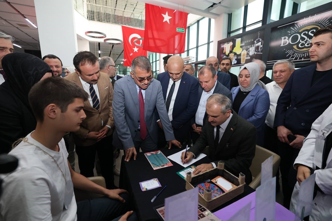 Bilim Şenliği kapılarını açtı, kaşif adayları alana koştu