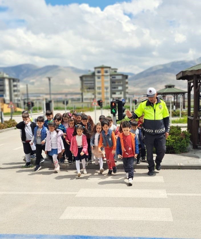 Niğde’de 406 öğrenciye trafik eğitimi verildi