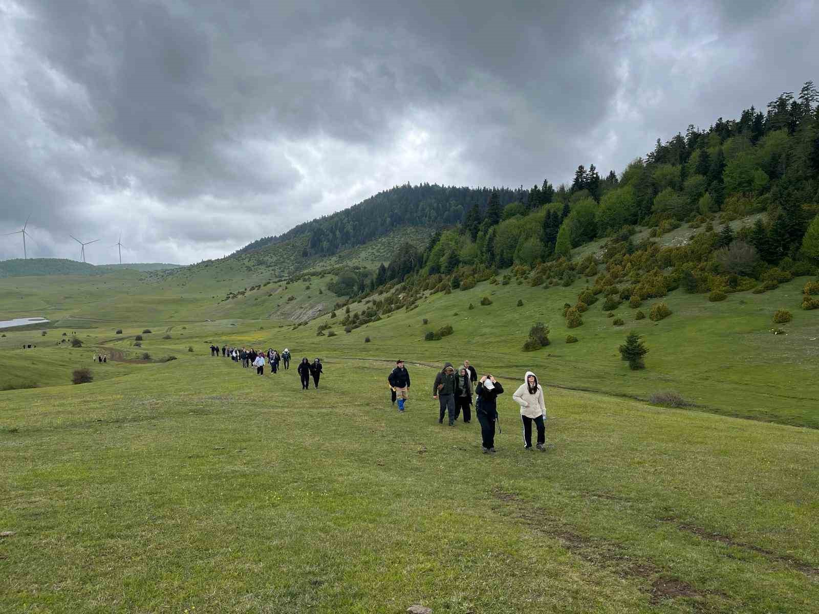 Doğa tutkunları Karagöl’ün eşsiz manzarasını adım adım keşfetti
