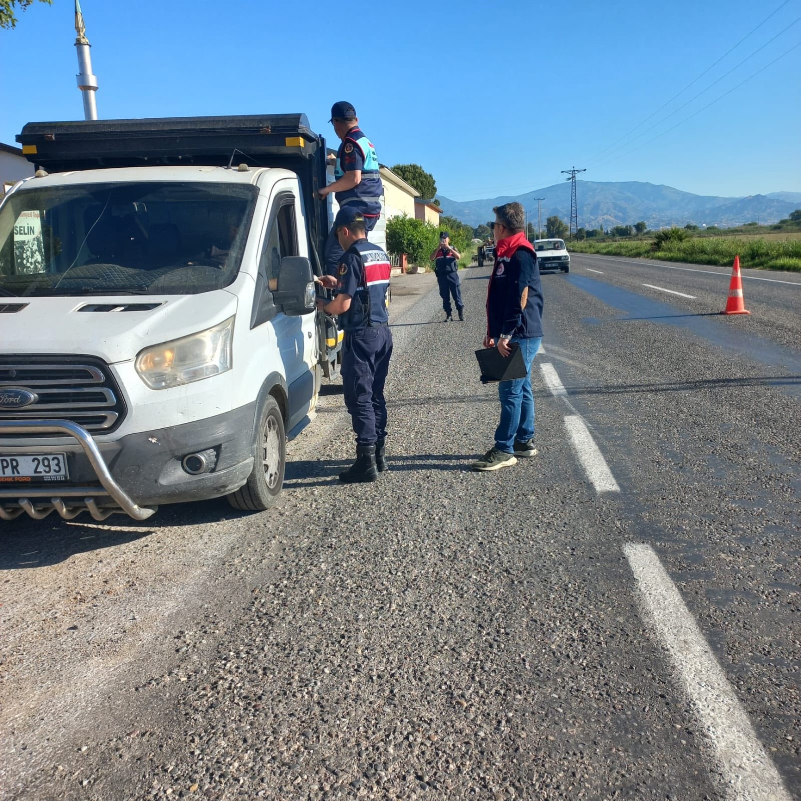 Nazilli’de rutin yol kontrolleri devam ediyor
