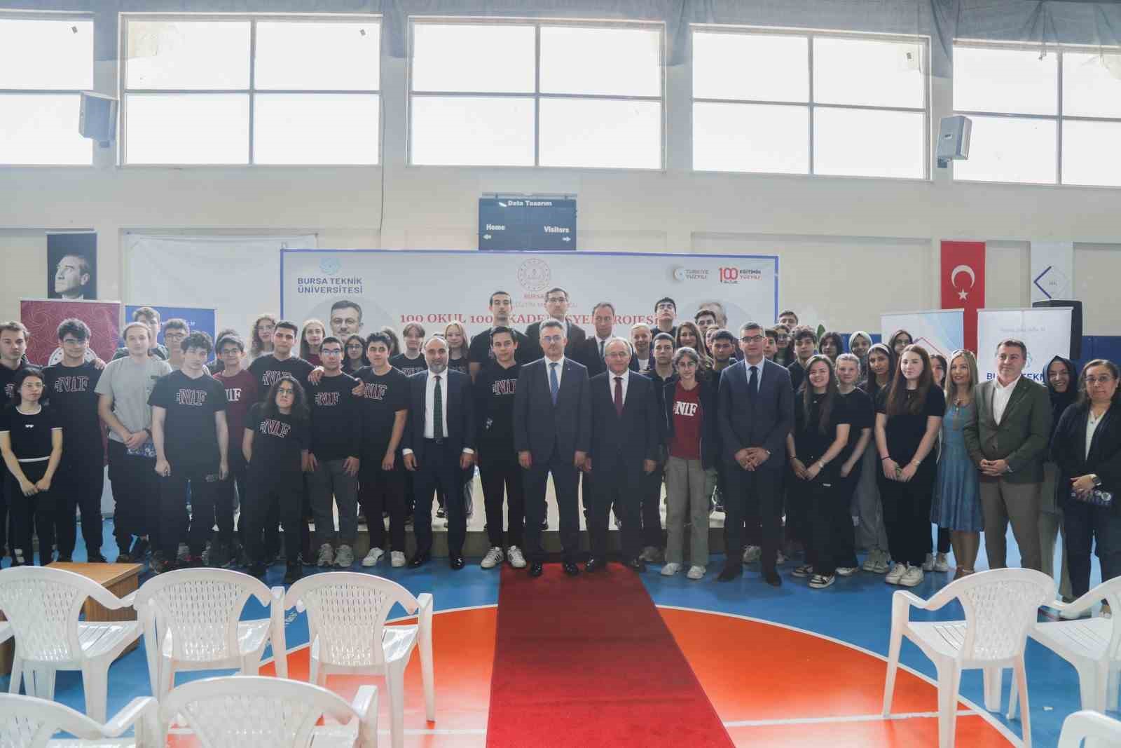 ’100 Okul 100 Akademisyen Projesi’nin ilki gerçekleşti