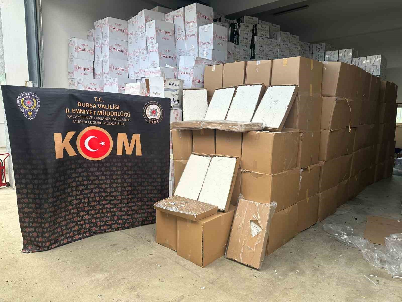 Bursa&rsquo;da ka&ccedil;ak alkol ve t&uuml;t&uuml;n operasyonu: Milyonlarca makaron ve binlerce litre etil alkol ele ge&ccedil;irildi
