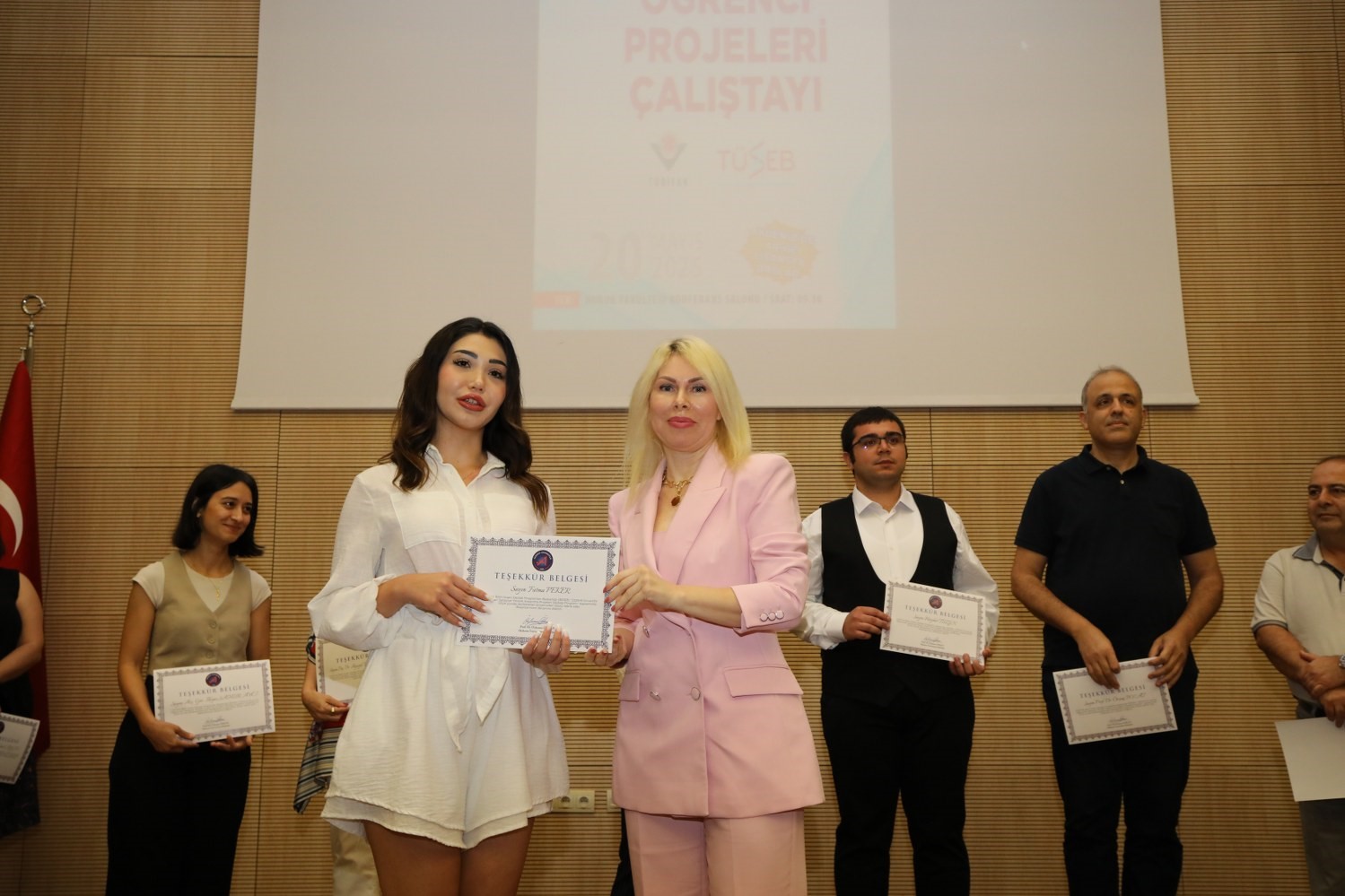 Öğrencilerin proje başarısı ödüllendirildi

