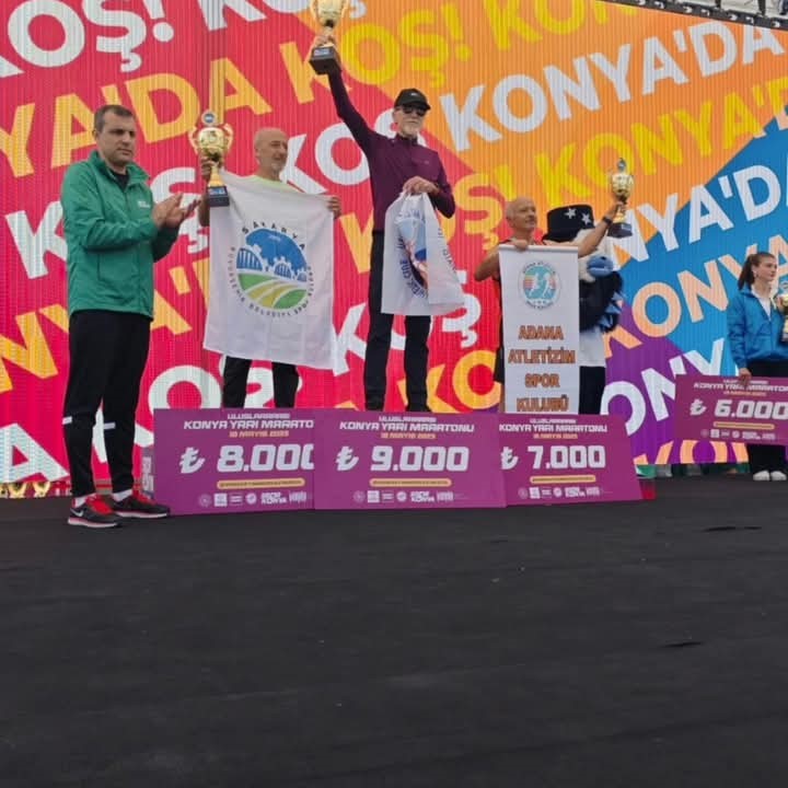 Sakarya B&uuml;y&uuml;kşehir sporcuları madalya k&uuml;rs&uuml;s&uuml;n&uuml; boş bırakmıyor
