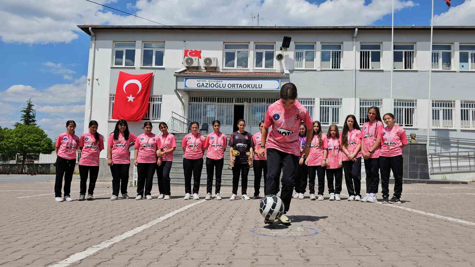 Okul bah&ccedil;esinden şampiyonluklara
