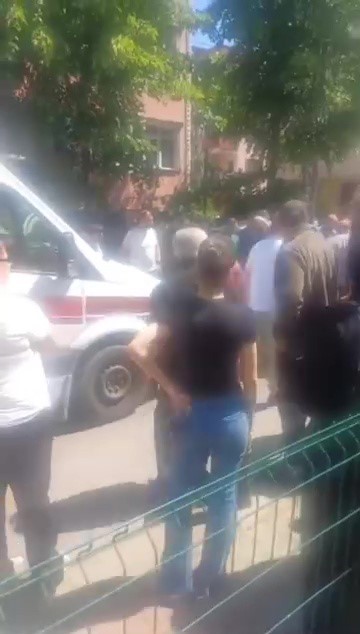 Ataşehir’de bisiklet süren çocuklara araç çarptı: 2 yaralı
