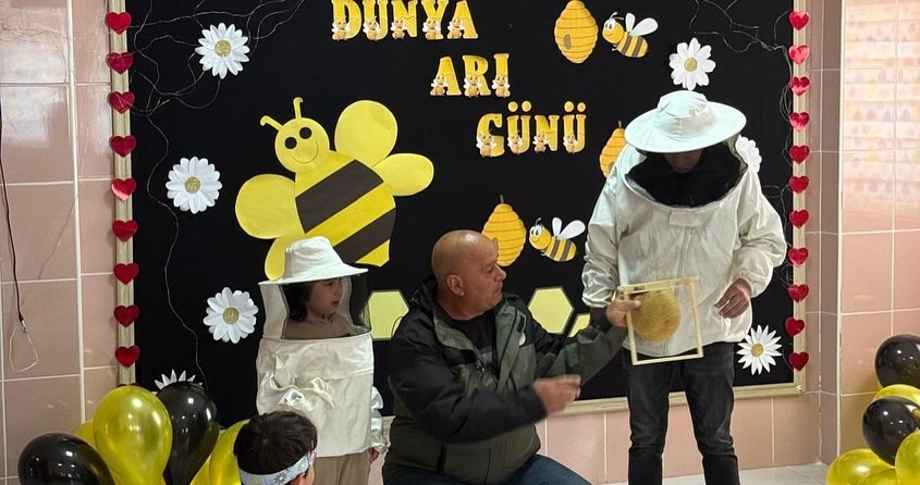 D&uuml;nya Arı g&uuml;n&uuml; anaokulu &ouml;ğrencileriyle kutlandı
