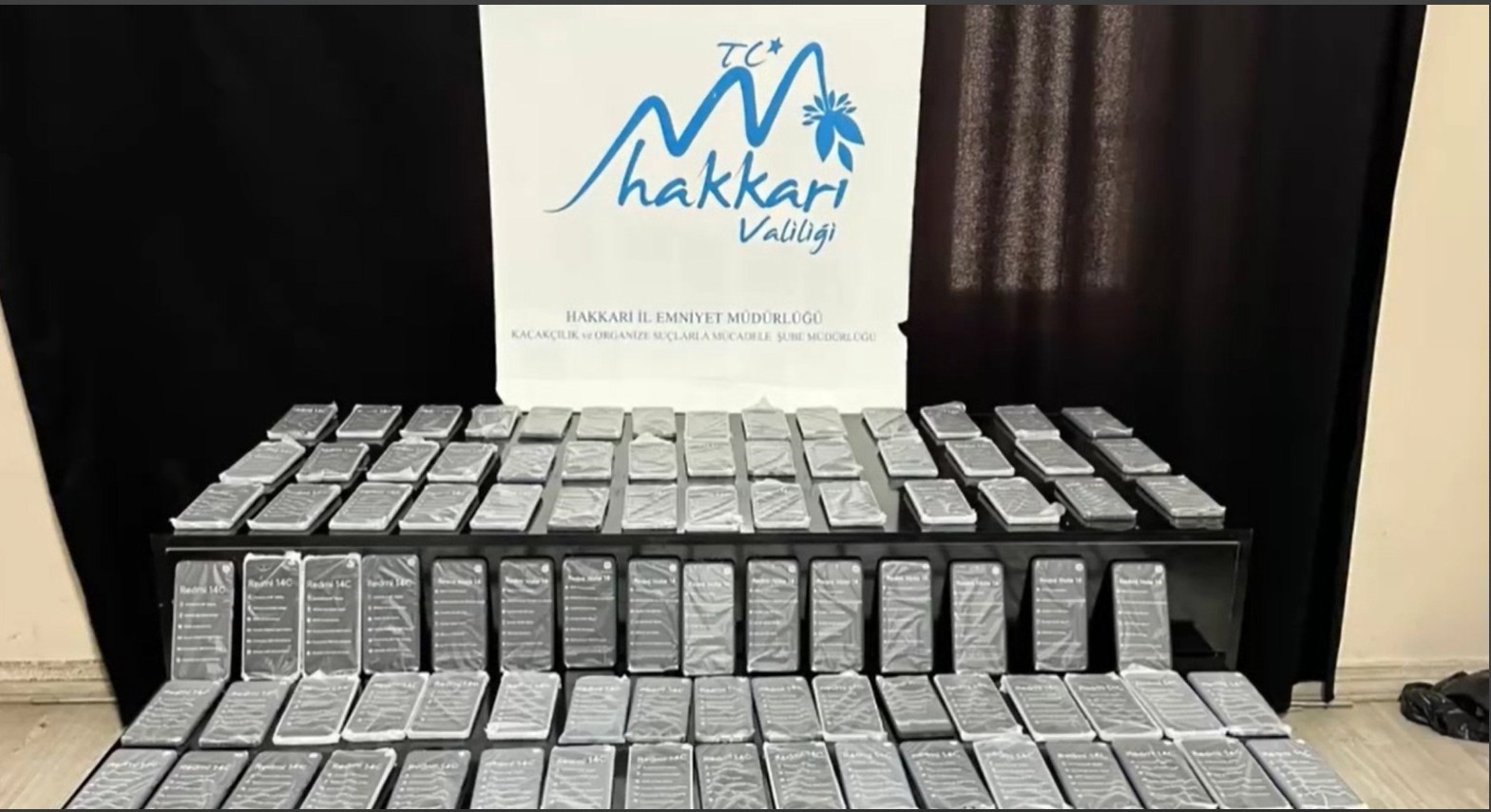 Hakkari’de 136 adet kaçak cep telefonu ele geçirildi