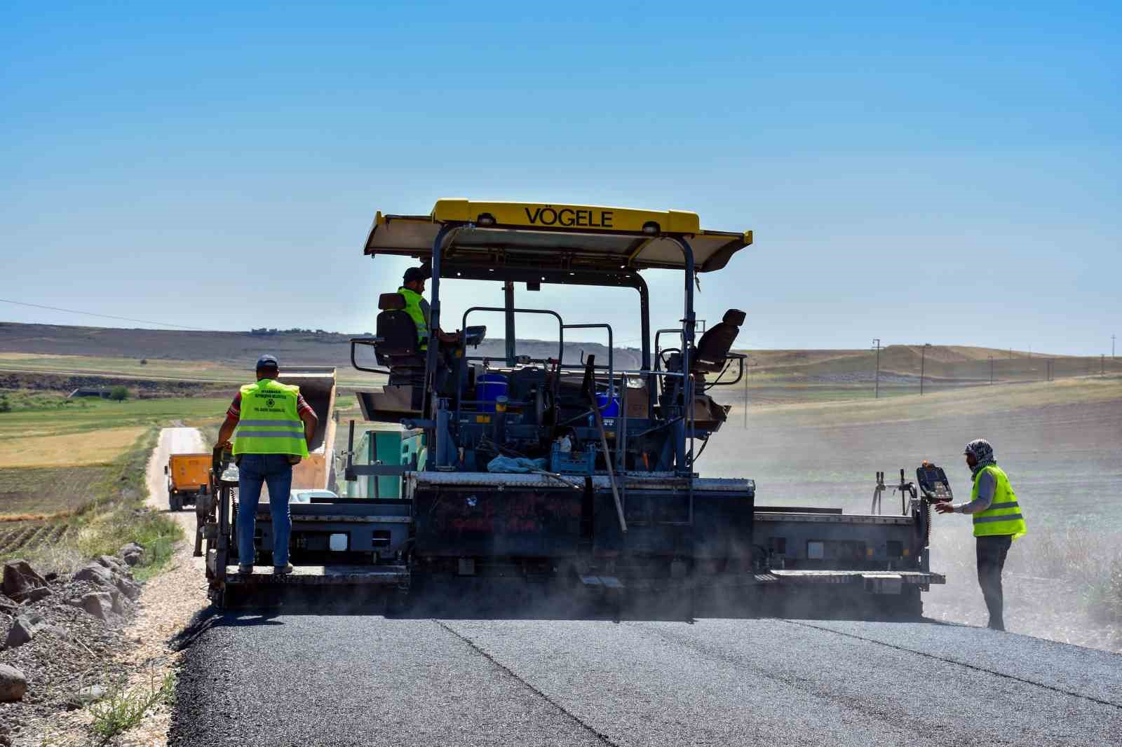 Diyarbakır’da 6 mahallenin grup yolunda asfalt çalışması başlatıldı