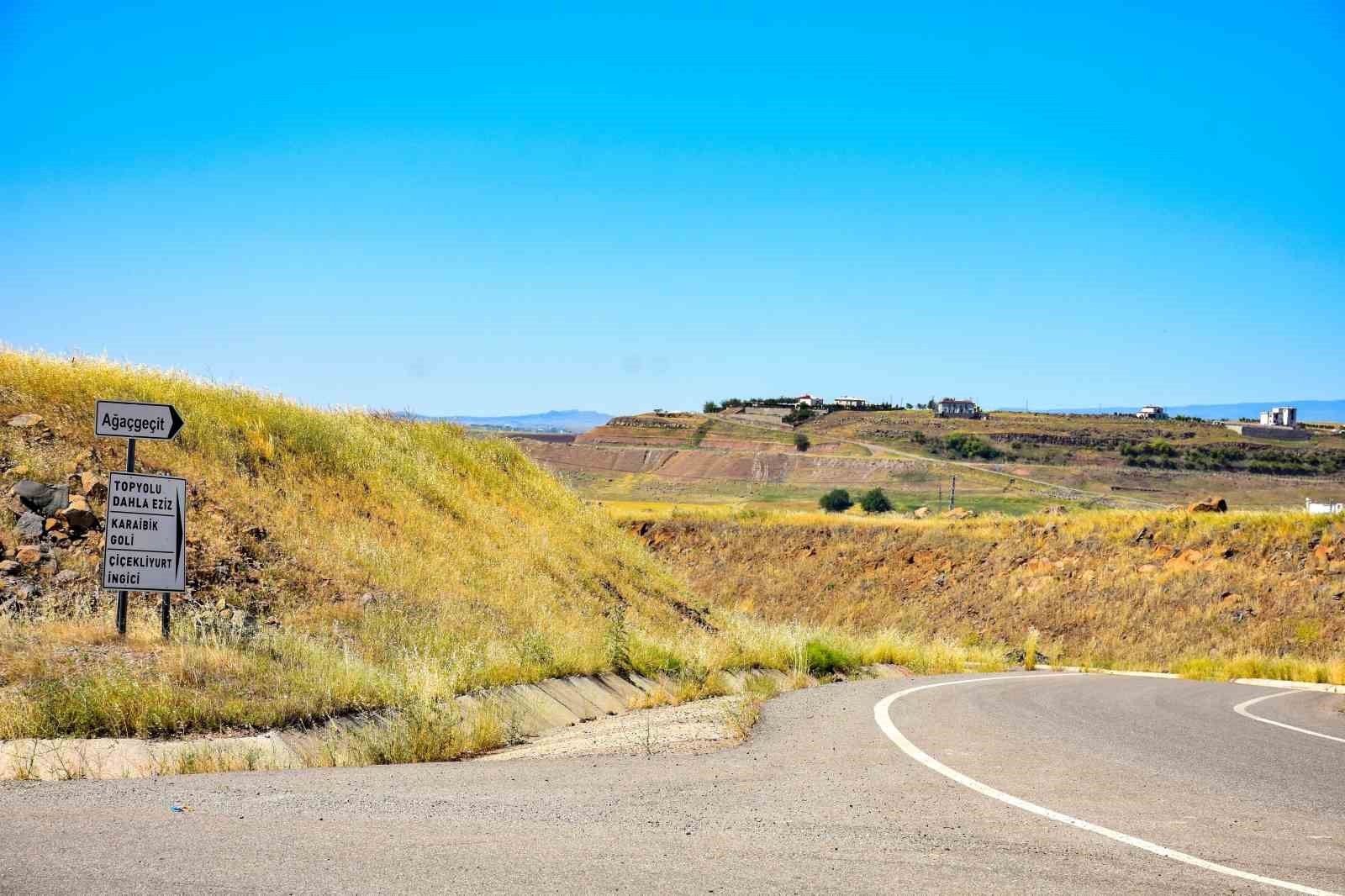 Diyarbakır&rsquo;da 6 mahallenin grup yolunda asfalt &ccedil;alışması başlatıldı
