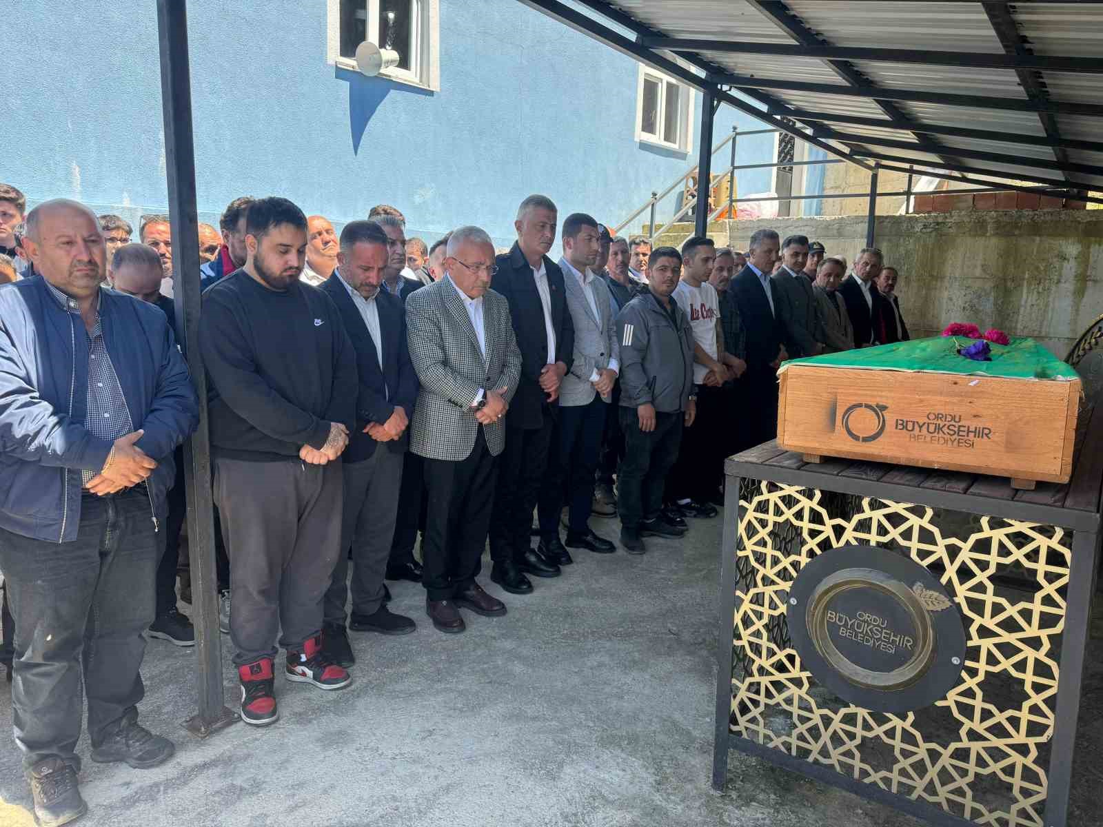 Ordu’da denizde boğularak hayatını kaybeden lise öğrencisi toprağa verildi